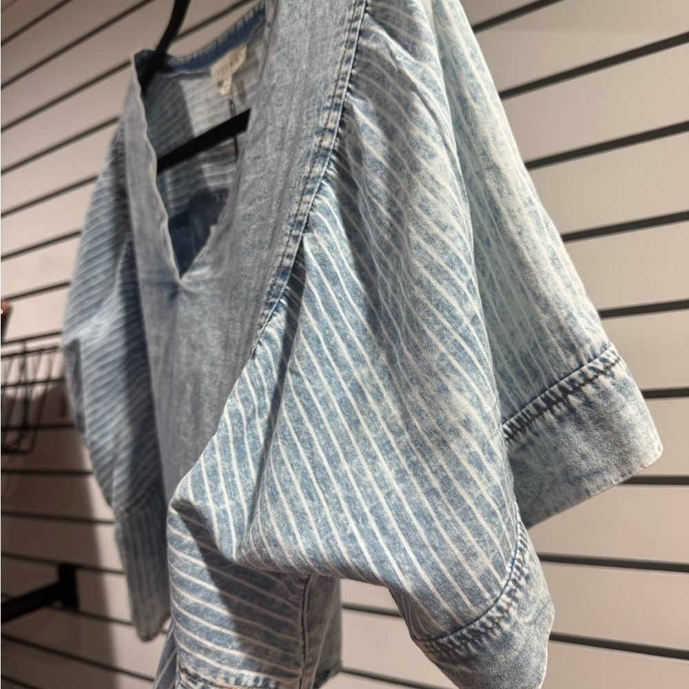 Acid Wash Denim V-Neck Top - Picture 2 of 3